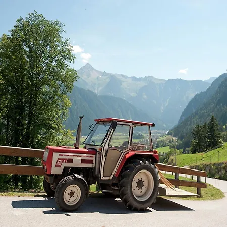 Grand In Mayrhofen With Infrared Sauna & Artistic Interiors Lägenhet