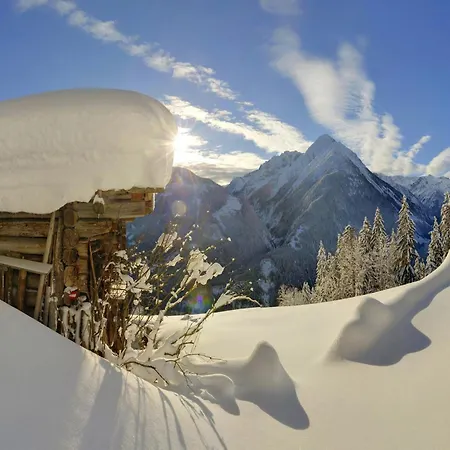 Grand In Mayrhofen With Infrared Sauna & Artistic Interiors Lägenhet