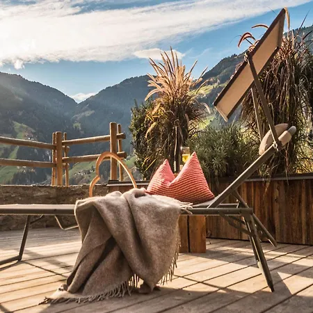 Grand In Mayrhofen With Infrared Sauna & Artistic Interiors Lägenhet *